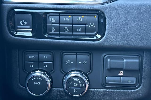 2026 GMC Yukon Denali - Photo 32