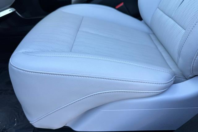 2025 Cadillac LYRIQ Luxury 1