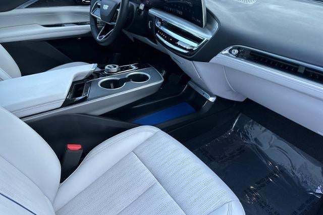 2024 Cadillac LYRIQ Luxury 1