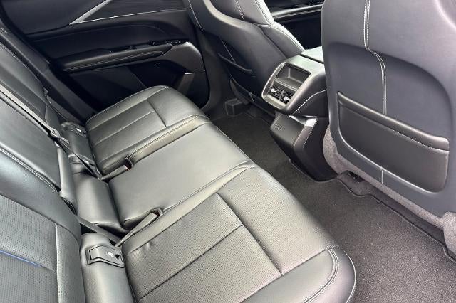 2024 Cadillac LYRIQ Luxury 1