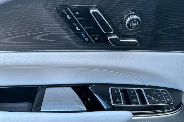 2024 Cadillac LYRIQ Luxury 2