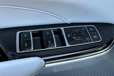 2024 Cadillac LYRIQ Luxury 2