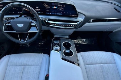 2024 Cadillac LYRIQ Luxury 2