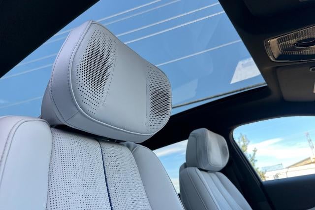 2024 Cadillac LYRIQ Luxury 2