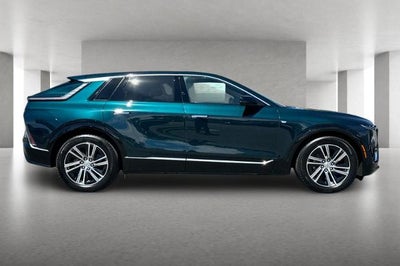 2024 Cadillac LYRIQ Luxury 2