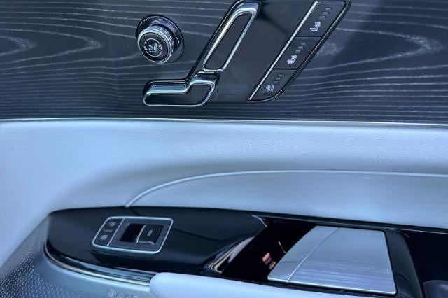 2024 Cadillac LYRIQ Luxury 2