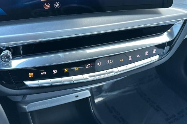 2024 Cadillac LYRIQ Luxury 2