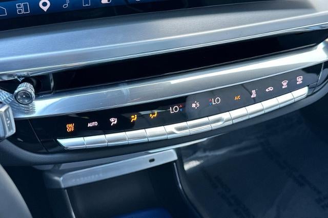 2024 Cadillac LYRIQ Luxury 2