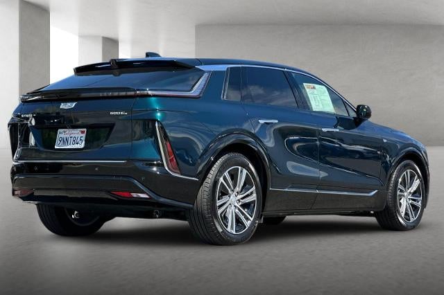 2024 Cadillac LYRIQ Luxury 2