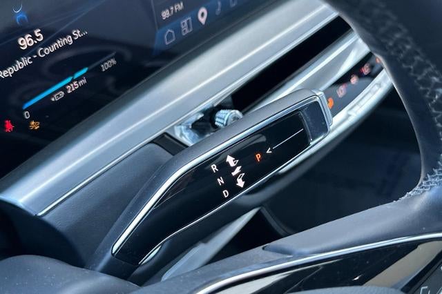 2024 Cadillac LYRIQ Luxury 2