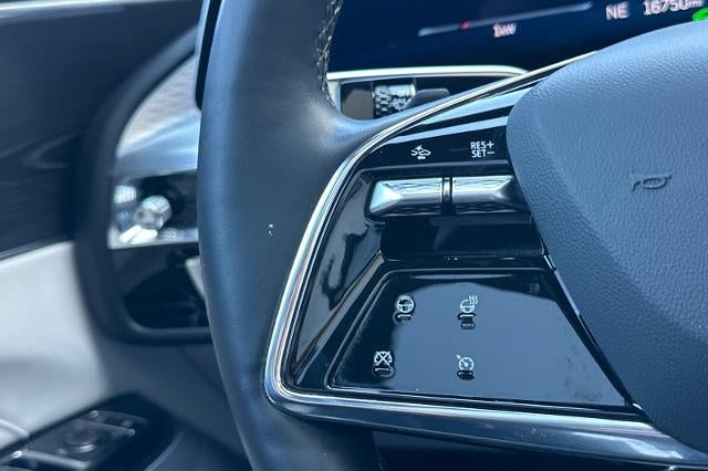 2024 Cadillac LYRIQ Luxury 2