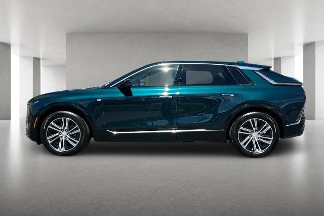 2024 Cadillac LYRIQ Luxury 2