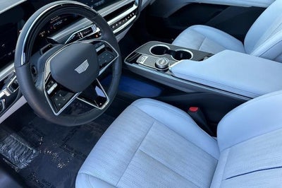 2024 Cadillac LYRIQ Luxury 2