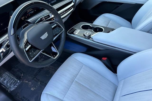 2024 Cadillac LYRIQ Luxury 2