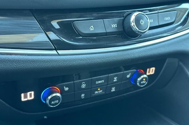 2020 Buick Enclave Essence