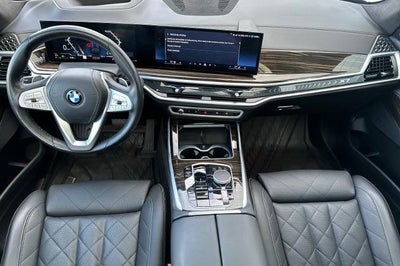 2025 BMW X7 xDrive40i