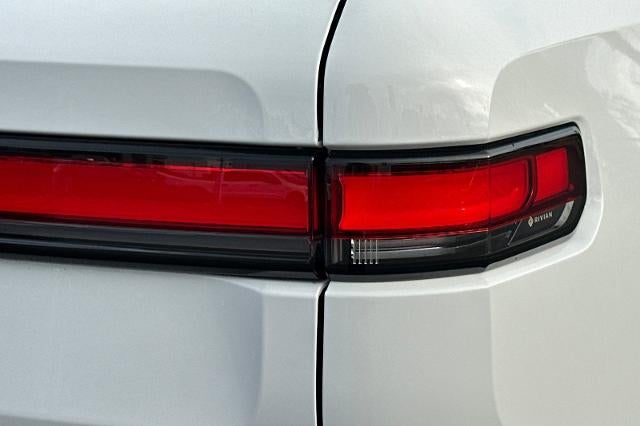 2023 RIVIAN R1T Adventure