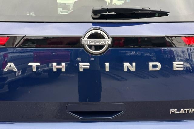 2023 Nissan Pathfinder Platinum FWD