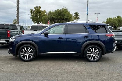 2023 Nissan Pathfinder Platinum FWD