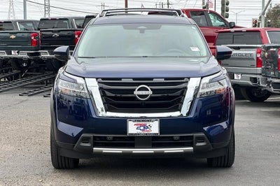 2023 Nissan Pathfinder Platinum FWD