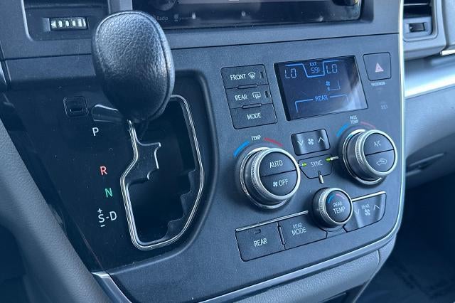 2015 Toyota Sienna LE AAS