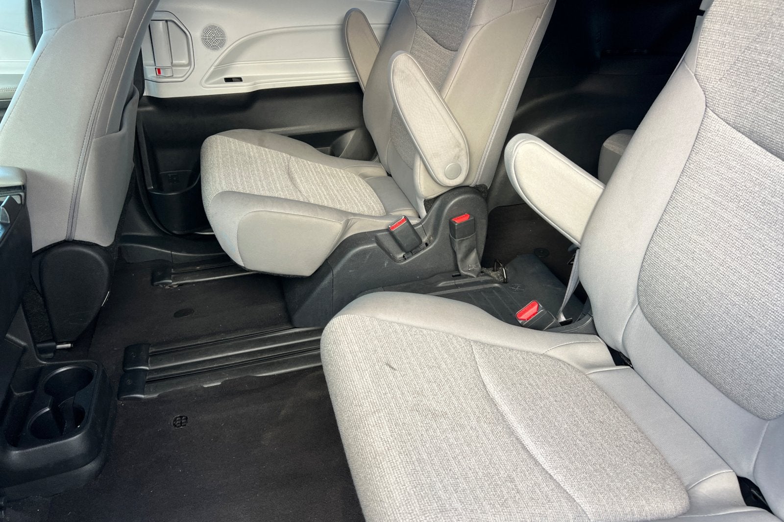 2025 Toyota Sienna LE