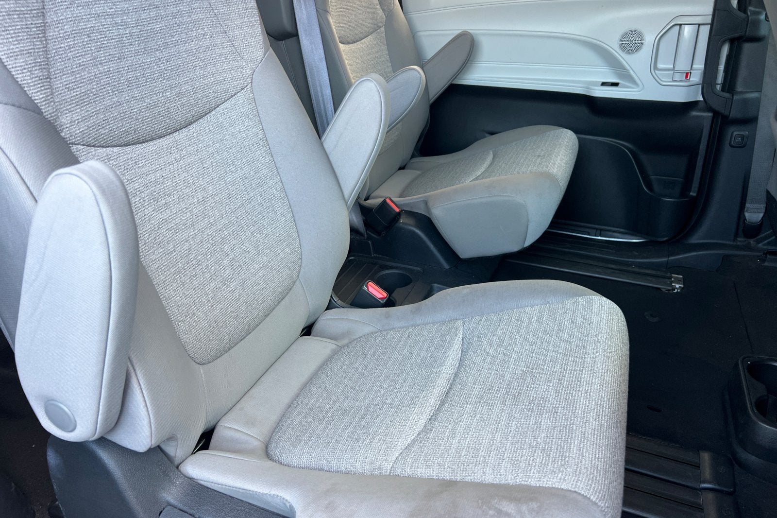 2025 Toyota Sienna LE