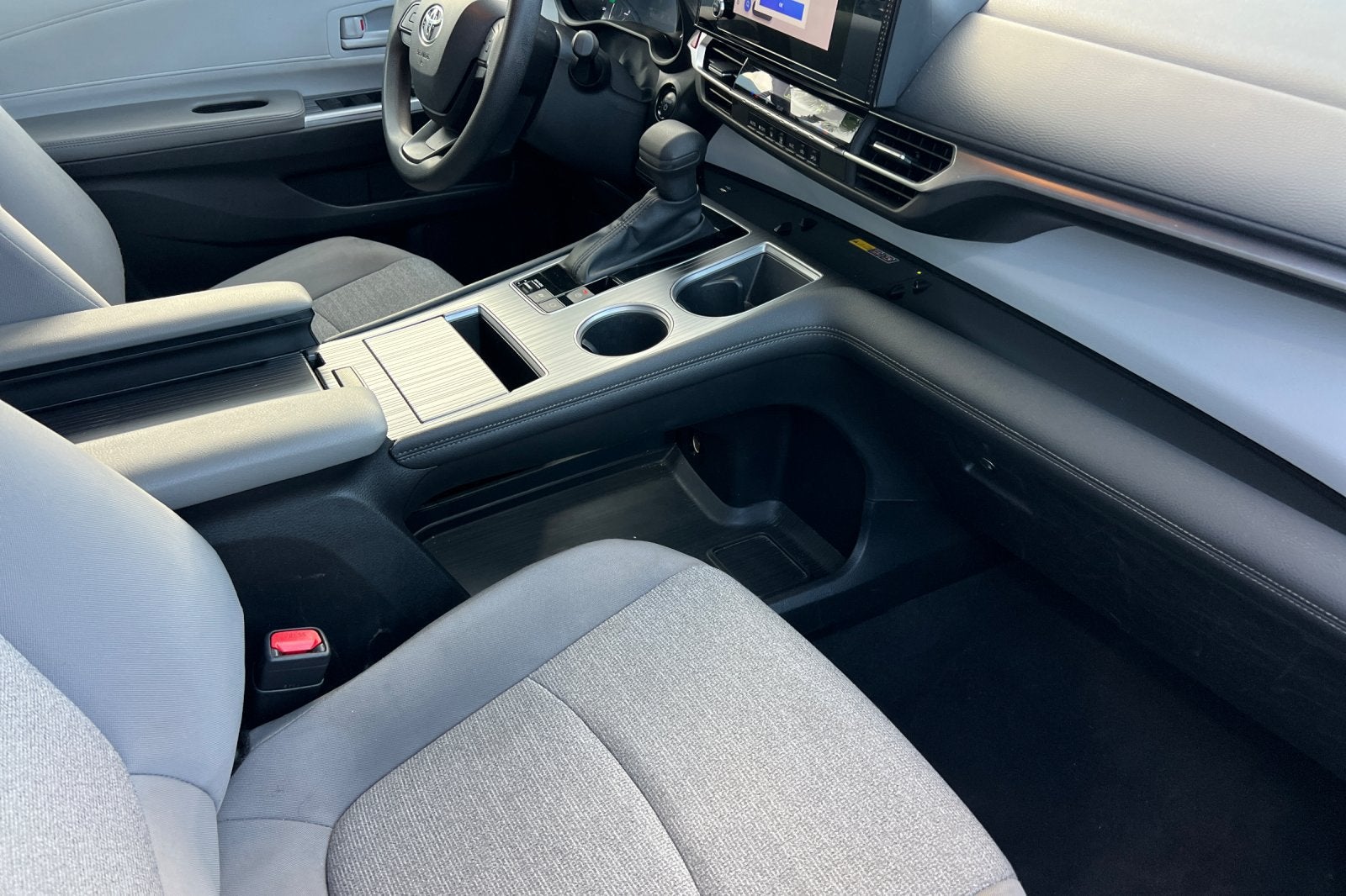 2025 Toyota Sienna LE