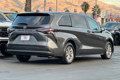 2025 Toyota Sienna LE