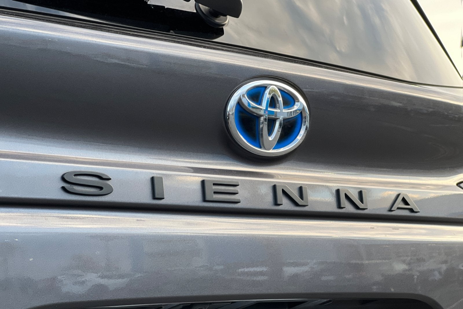2025 Toyota Sienna LE