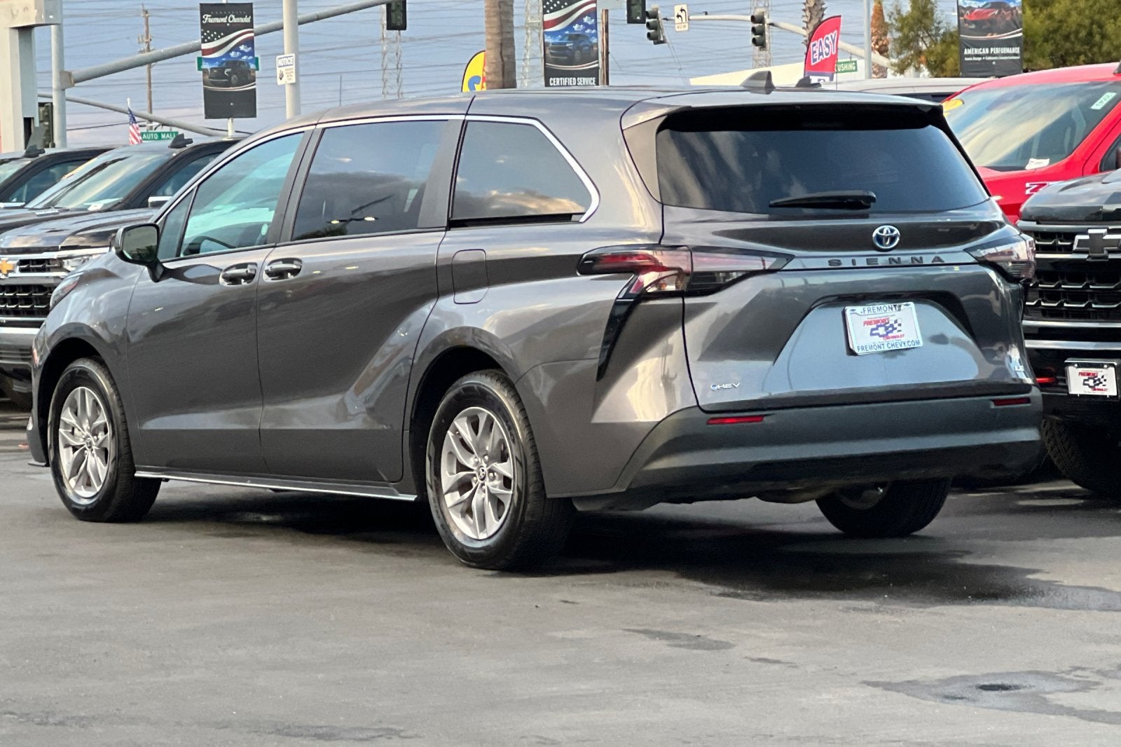 2025 Toyota Sienna LE