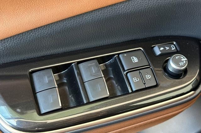 2025 Toyota Crown Signia XLE