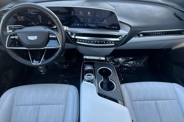 2025 Cadillac LYRIQ Luxury 1