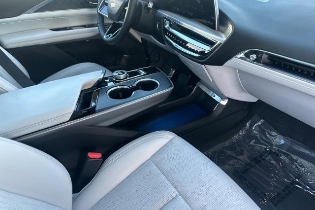 2025 Cadillac LYRIQ Luxury 1