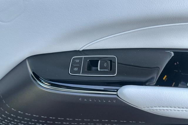 2025 Cadillac LYRIQ Luxury 1