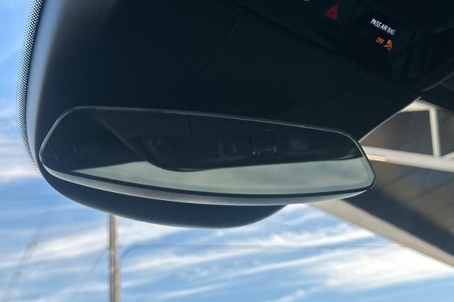 2025 Cadillac LYRIQ Luxury 1