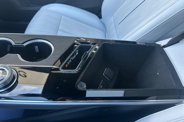 2025 Cadillac LYRIQ Luxury 1