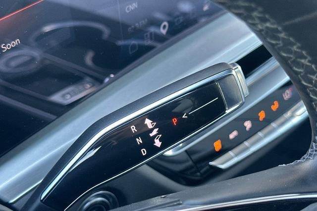2025 Cadillac LYRIQ Luxury 1