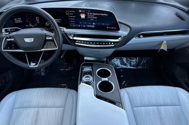 2024 Cadillac LYRIQ Luxury 1