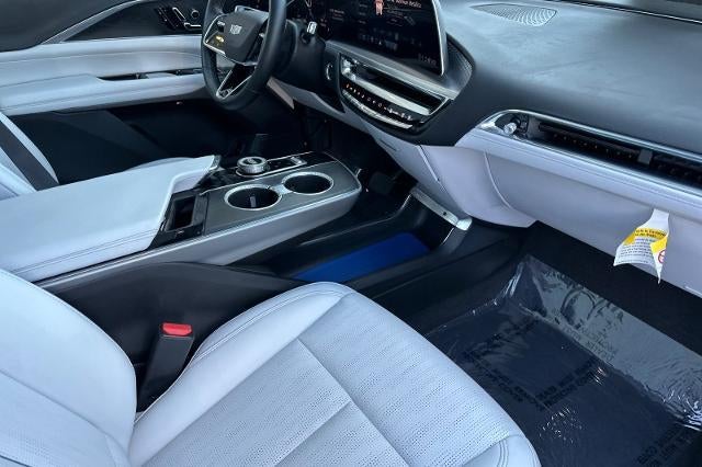 2024 Cadillac LYRIQ Luxury 1