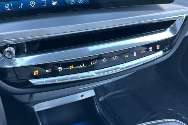 2024 Cadillac LYRIQ Luxury 1