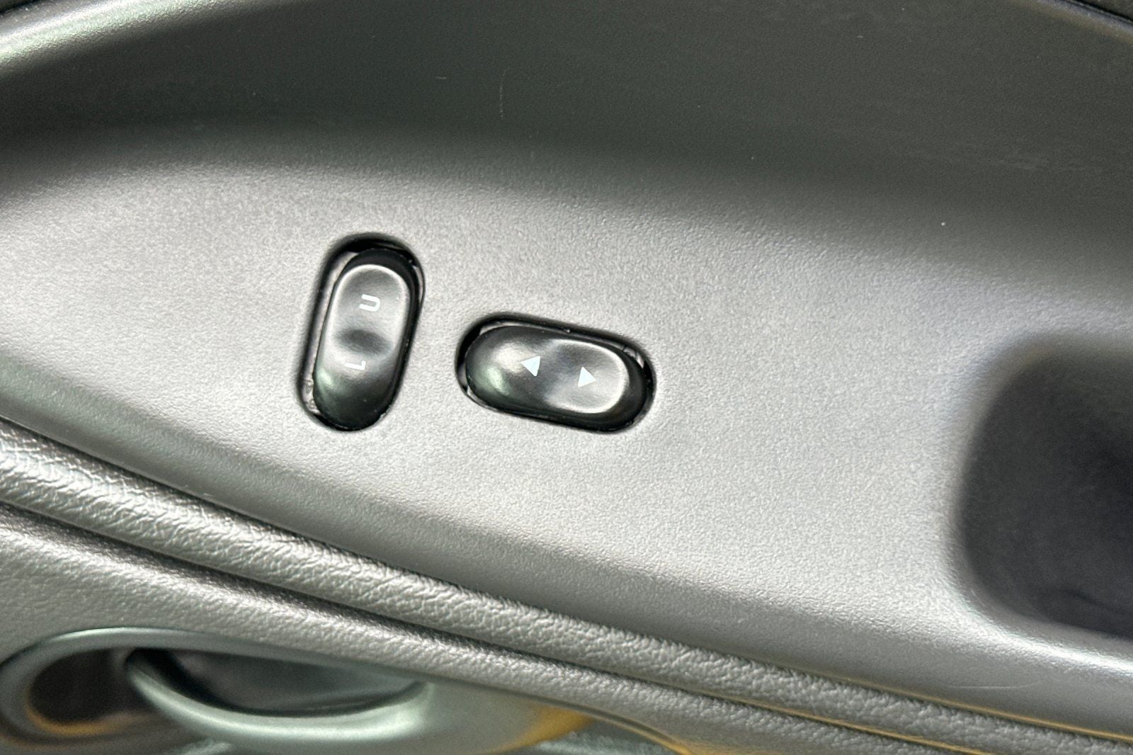 2004 Ford Mustang Mach 1 Premium