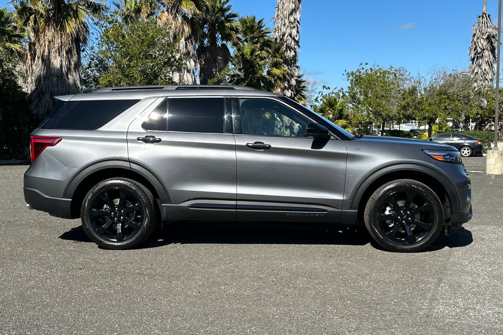 2024 Ford Explorer ST-Line