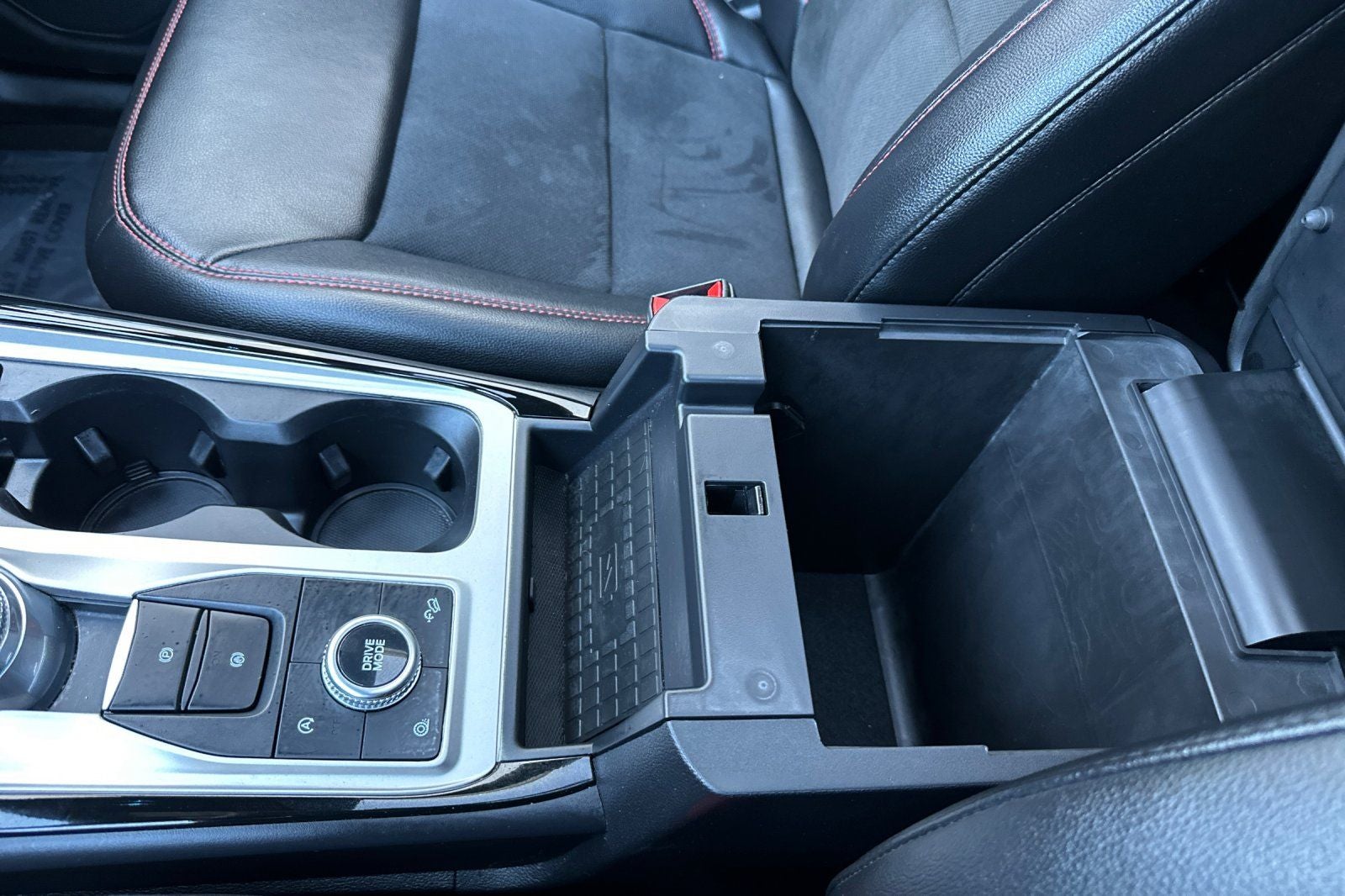 2024 Ford Explorer ST-Line