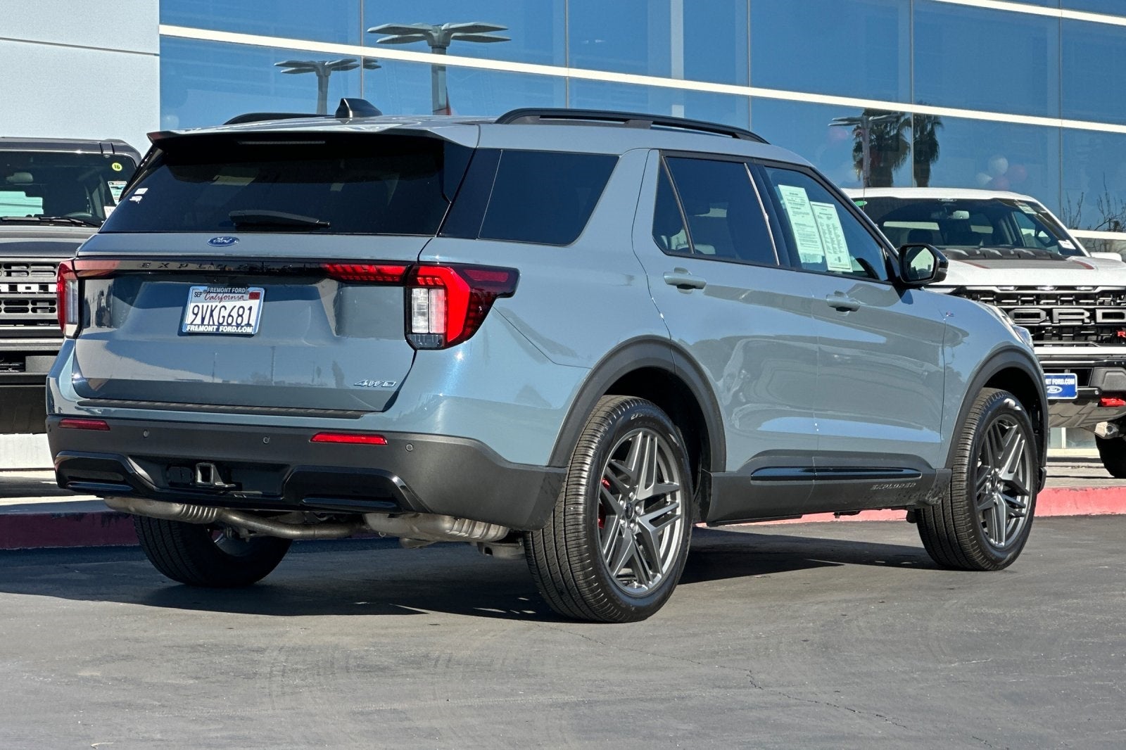 2025 Ford Explorer ST-Line