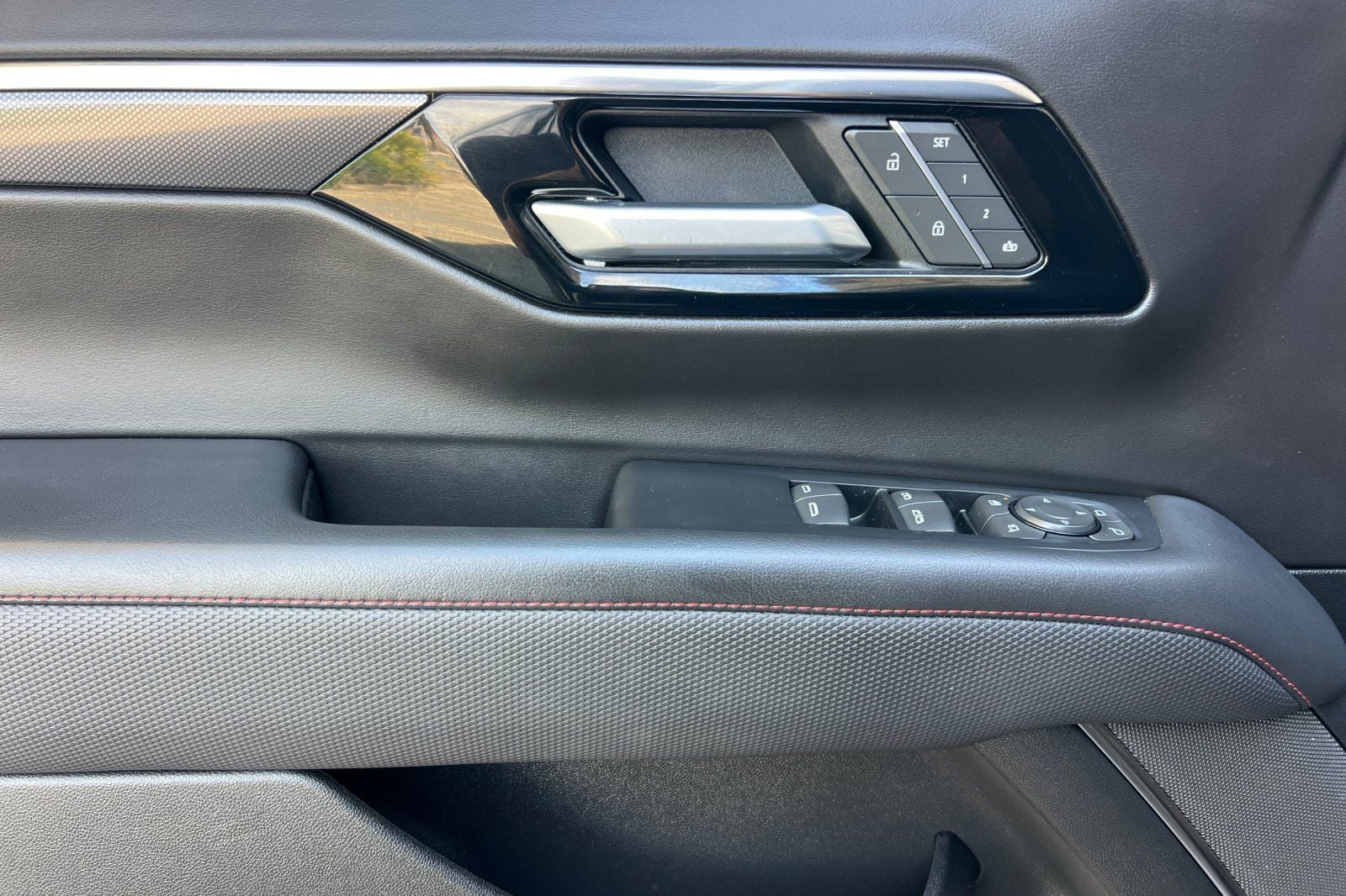 2025 Chevrolet Suburban RST