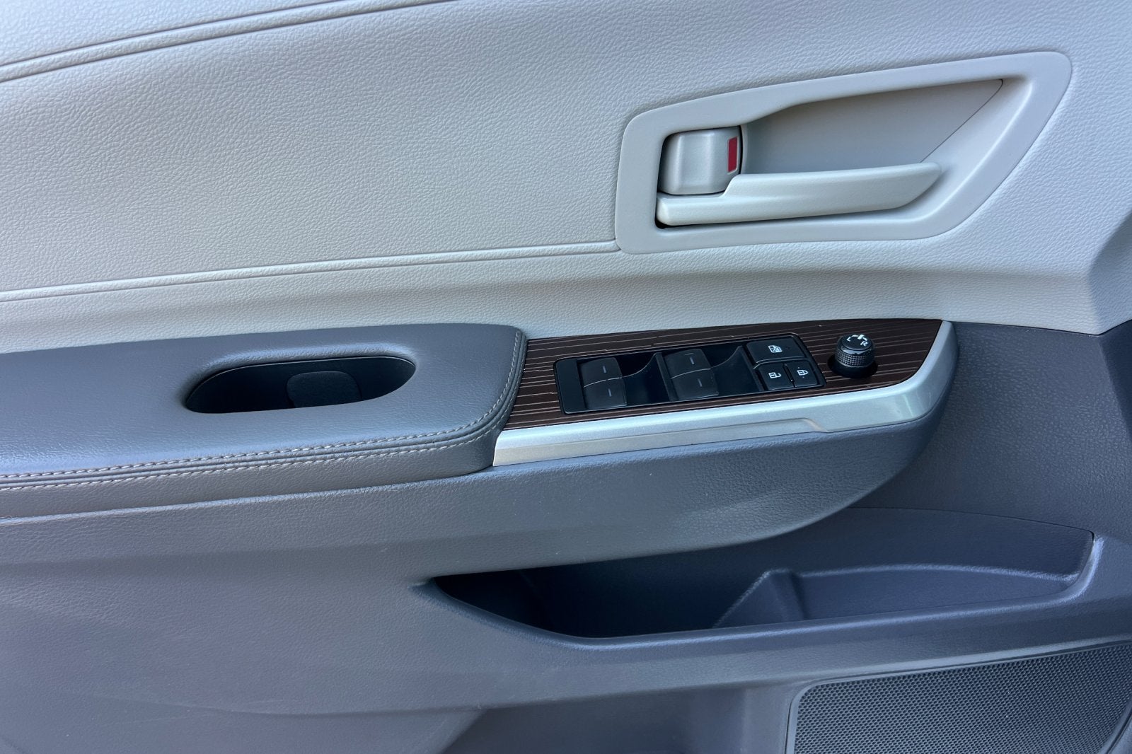 2021 Toyota Sienna LE 8 Passenger