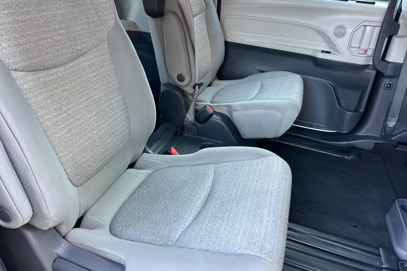 2021 Toyota Sienna LE 8 Passenger