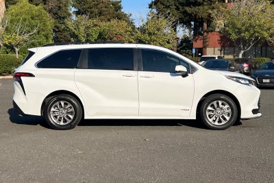 2021 Toyota Sienna LE 8 Passenger