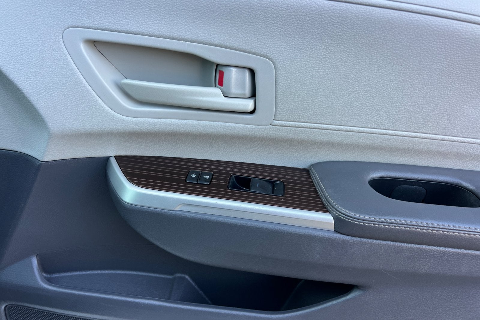 2021 Toyota Sienna LE 8 Passenger